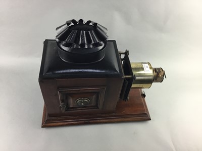 Lot 282 - AN EARLY 20TH CENTURY MAGIC LANTERN