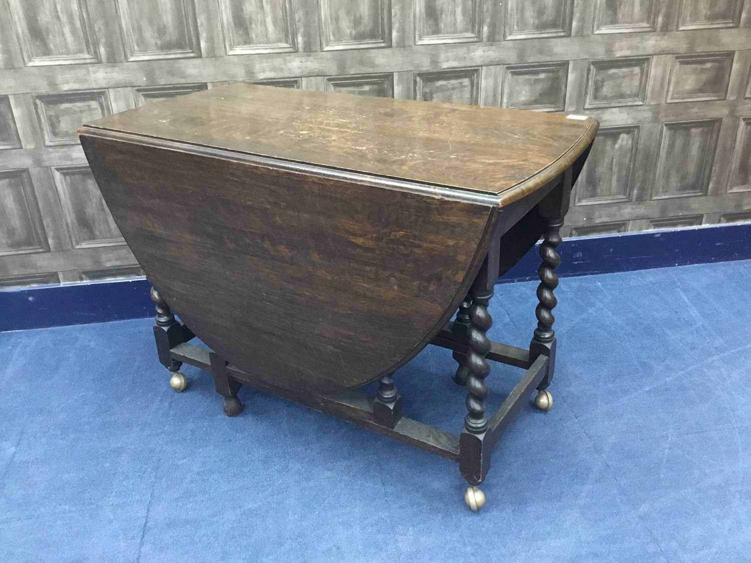 Lot 314 - AN OAK OVAL GATELEG TABLE