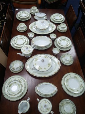 Lot 163 - A MID 20TH CENTURY JAPANESE TEA AND DINNER SERVICE