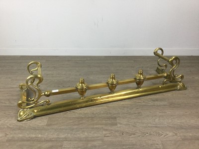 Lot 314 - AN ARTS & CRAFTS BRASS FIRE FENDER