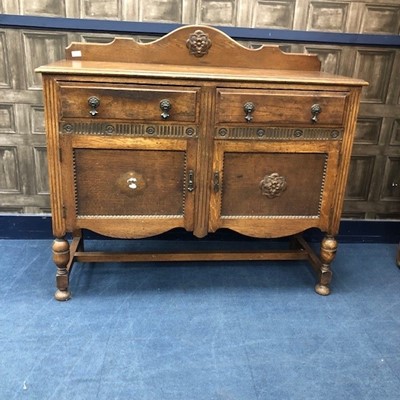 Lot 354 - A 20TH CENTURY OAK SIDEBOARD