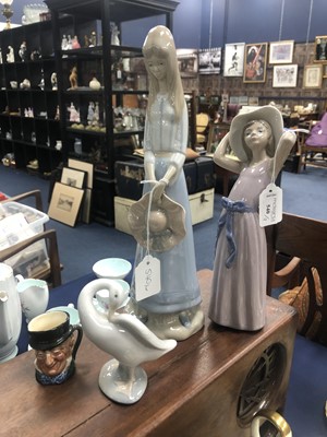 Lot 540 - A LLADRO FIGURE OF A GIRL AND OTHER FIGURES