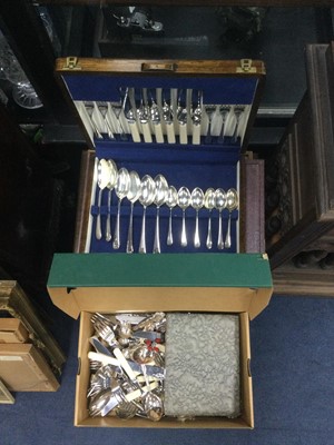 Lot 537 - AN OAK CANTEEN OF SILVER PLATED CUTLERY AND OTHER FLATWARE