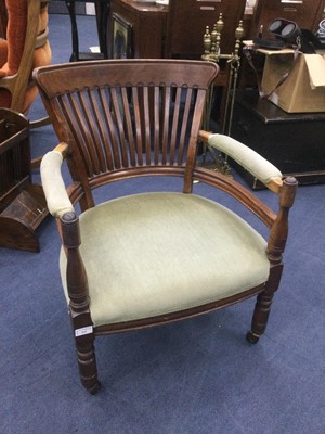 Lot 559 - AN EDWARDIAN ARMCHAIR