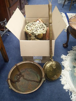 Lot 553 - A LOT OF VARIOUS BRASS AND COPPER ITEMS