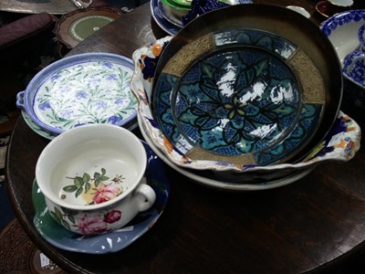 Lot 558 - A RIDGWAYS CERAMIC BASIN AND OTHER VARIOUS BOWLS AND PLATES