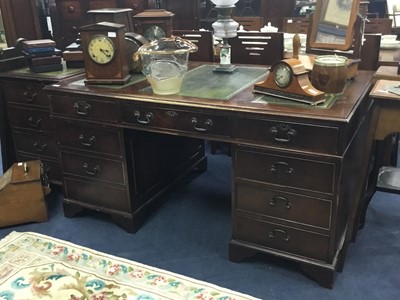 Lot 519 - A REPRODUCTION MAHOGANY DESK