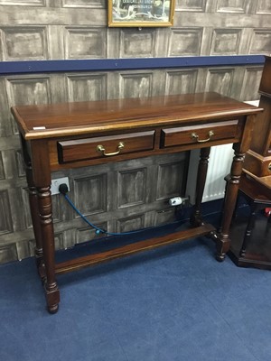 Lot 598 - A REPRODUCTION MAHOGANY SIDE TABLE