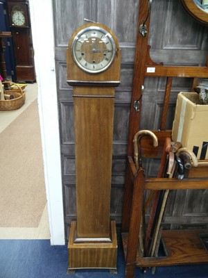 Lot 600 - A MID 20TH CENTURY MAHOGANY GRANDMOTHER CLOCK