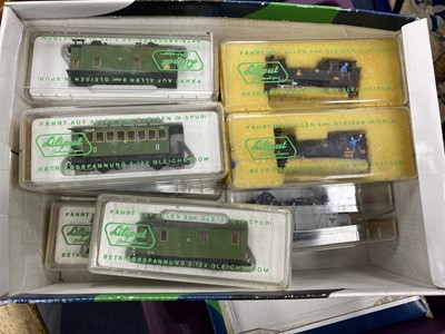 Lot 260A - A COLLECTION OF 00 TRAINS