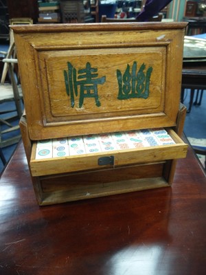 Lot 132 - A VINTAGE CHINESE MAHJONG SET