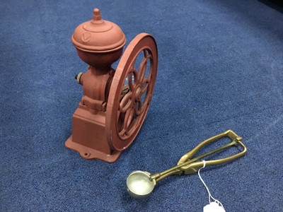 Lot 188A - A VINTAGE BRASS ICECREAM SCOOP