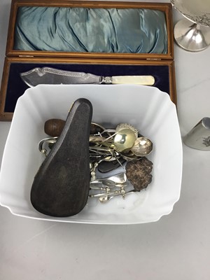 Lot 38 - A PAIR OF PLATED GRAPE SCISSORS IN FITTED CASE AND OTHER SILVER PLATED ITEMS
