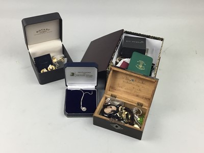 Lot 62 - A COLLECTION OF SILVER AND OTHER COSTUME JEWELLERY