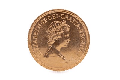 Lot 74 - AN ELIZABETH II GOLD SOVEREIGN DATED 1981