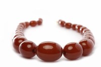 Lot 277 - BAKELITE NECKLACE formed by graduated ovoid...