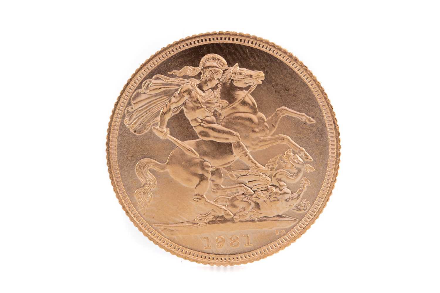 Lot 86 - AN ELIZABETH II GOLD SOVEREIGN DATED 1981
