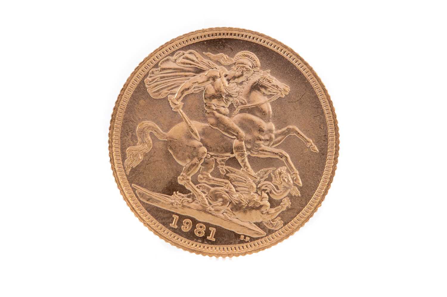 Lot 94 - AN ELIZABETH II GOLD SOVEREIGN DATED 1981
