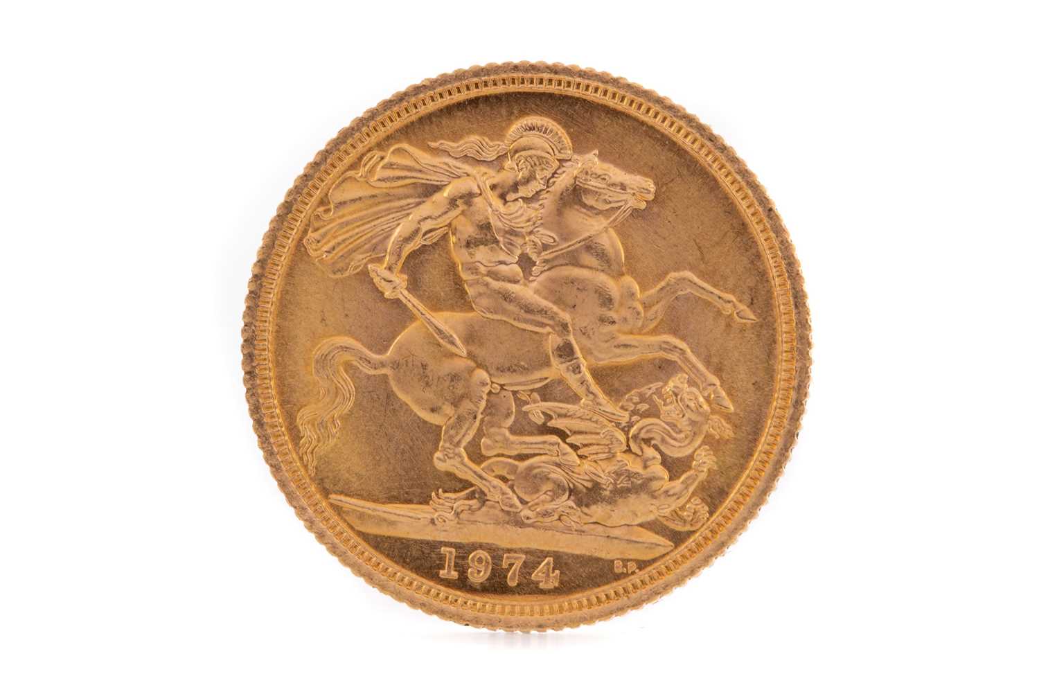 Lot 98 - AN ELIZABETH II GOLD SOVEREIGN DATED 1974