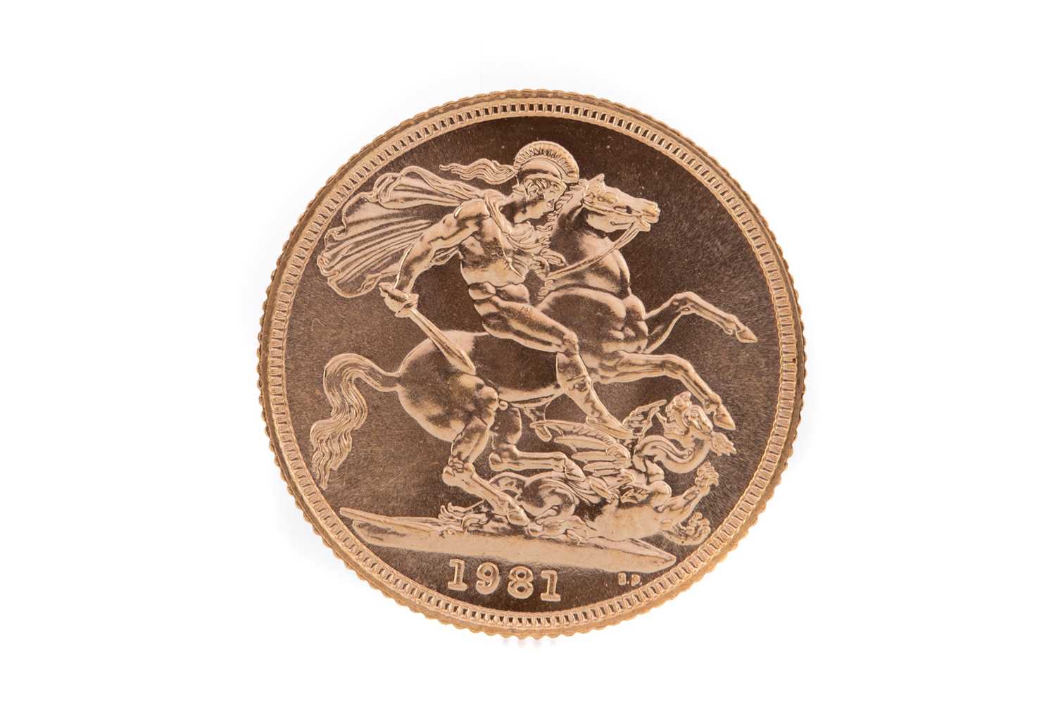 Lot 102 - AN ELIZABETH II GOLD SOVEREIGN DATED 1981