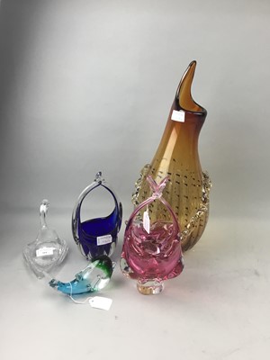 Lot 104 - A COLLECTION OF ART GLASS