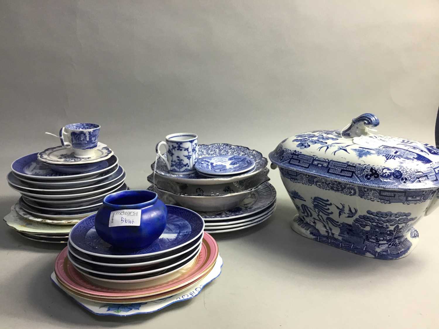 Lot 56 - A 19TH CENTURY BLUE AND WHITE TURREN AND COVER AND OTHER CERAMICS