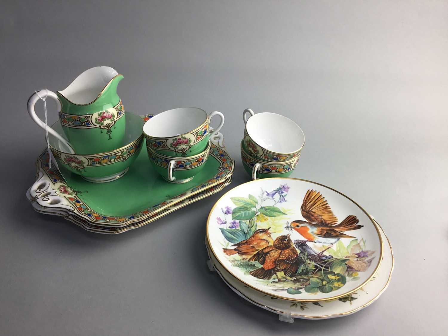 Lot 10 - AN EARLY 20TH CENTURY ROYAL WORCESTER TEA SERVICE