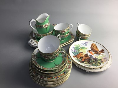 Lot 10 - AN EARLY 20TH CENTURY ROYAL WORCESTER TEA SERVICE