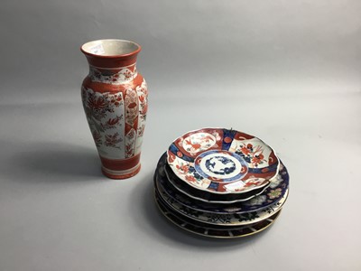 Lot 337 - A 20TH CENTIURY JAPANESE VASE AND IMARI AND OTHER PLATES