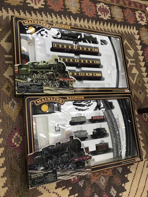 Lot 272 - A LOT OF MAINLINE AND HORNBY ELECTRIC TRAIN SETS