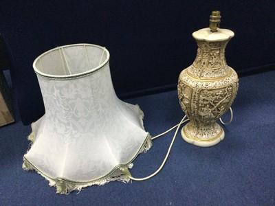 Lot 287 - A TABLE LAMP WITH SHADE