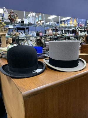 Lot 273 - A LOT OF TWO VINTAGE HATS