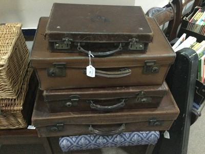 Lot 304 - A LOT OF FOUR VINTAGE LEATHER SUITCASES