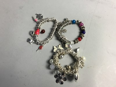 Lot 390 - A COLLECTION OF JEWELLERY