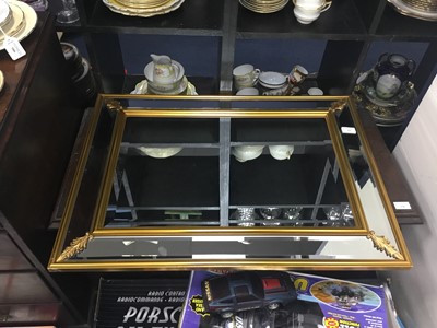 Lot 422 - A REPRODUCTION GILT FRAMED RECTANGULAR WALL MIRROR