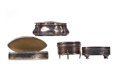 Lot 434 - AN EDWARDIAN SILVER TRINKET BOX AND ANOTHER