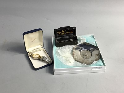 Lot 434 - A SILVER PIN DISH INSET CHURCHILL COMMEMORATIVE CROWN ALONG WITH A SNUFF BOX AND WATCH