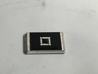 Lot 444 - AN ART DECO STYLE RECTANGULAR COMPACT