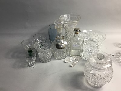 Lot 460 - A LOT OF CRYSTAL AND GLASS WARE