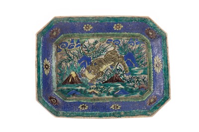 Lot 1637 - AN EARLY 20TH CENTURY CHINESE RECTANGULAR DISH