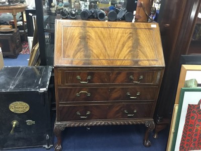 Lot 466 - A MAHOGANY BUREAU