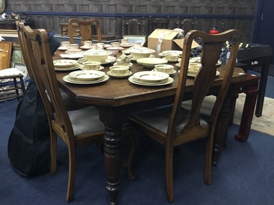 Lot 577 - A VICTORIAN OAK EXTENDING DINING TABLE