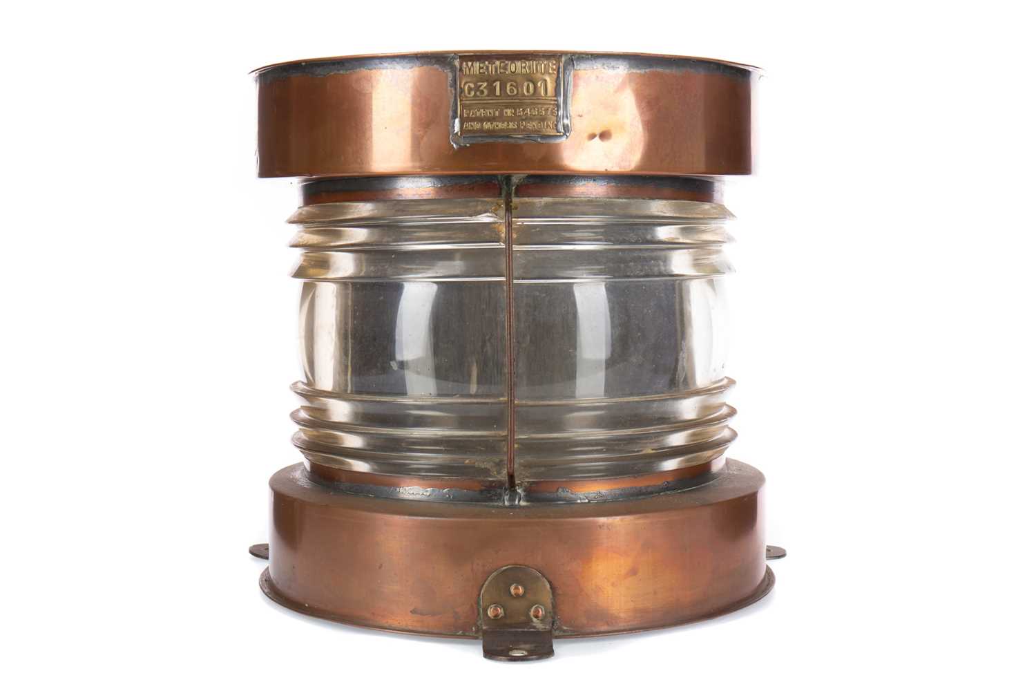 Lot 1172 - AN EARLY 20TH CENTURY SHIPS COPPER MASTHEAD LAMP
