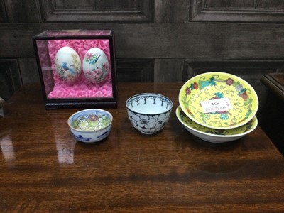 Lot 531 - A PAIR OF CHINESE FAMILLE JAUNE CIRCULAR DISHES AND OTHER CERAMICS