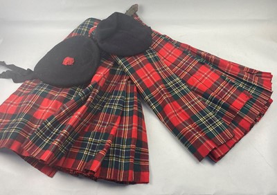 Lot 483 - A LOT OF HIGHLAND DRESS