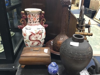 Lot 551 - A MASON'S DRAGON VASE AND OTHER CERAMIC AND WOOD ITEMS