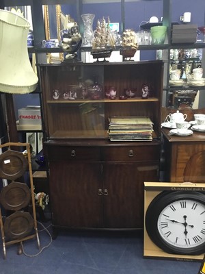 Lot 559 - A MAHOGANY DISPLAY CABINET