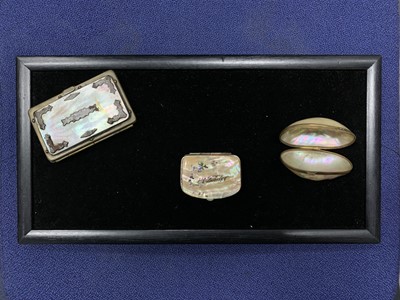 Lot 600 - A LOT OF THREE VICTORIAN MOTHER OF PEARL PURSES AND OTHER BOXES