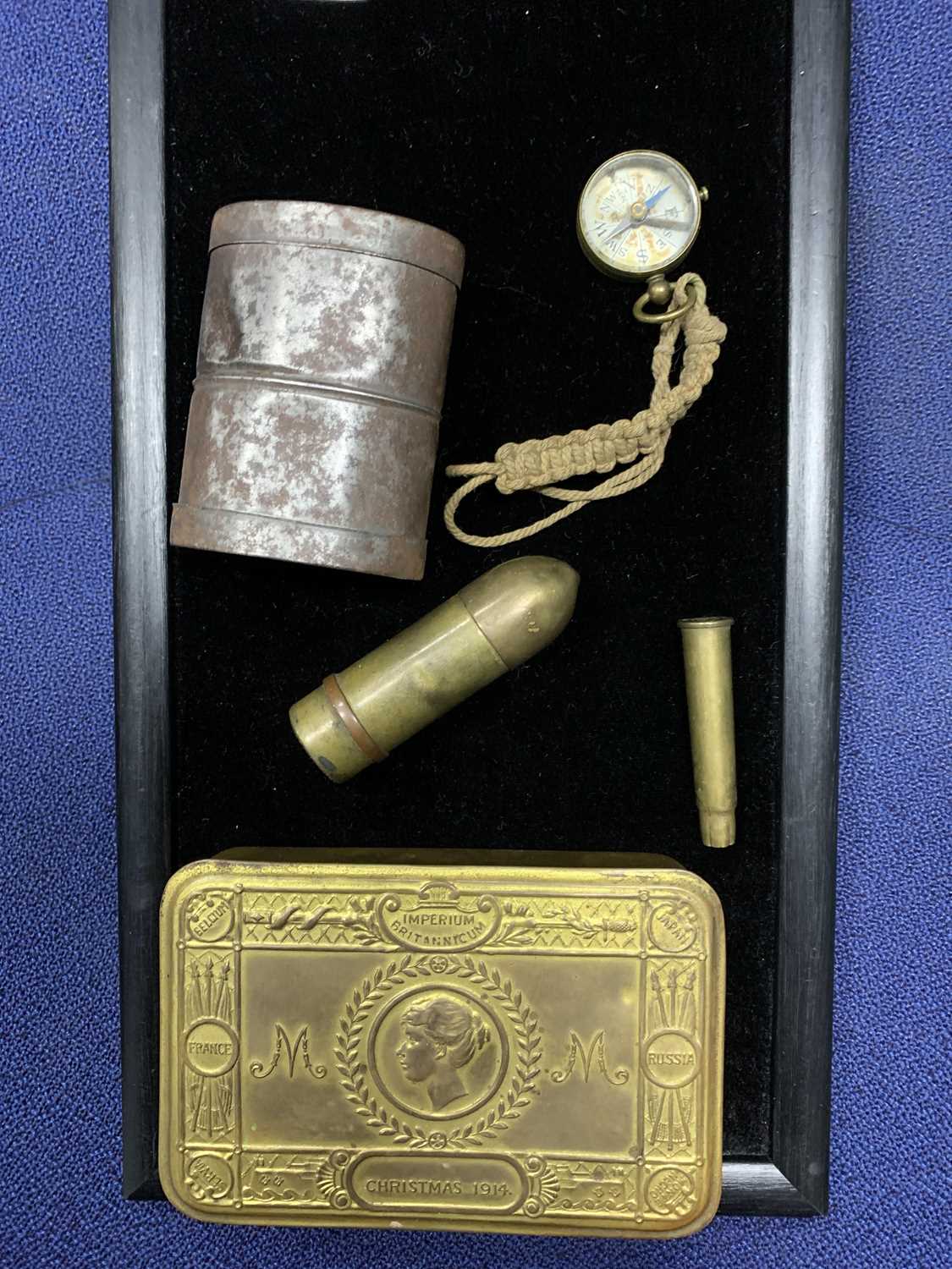 Lot 32 - A LOT OF WWI ITEMS