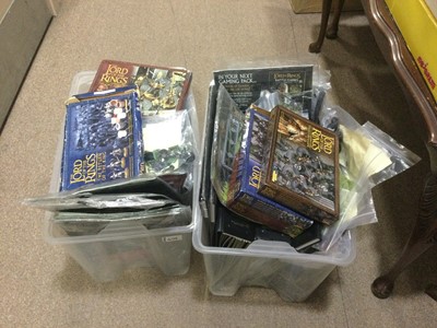 Lot 602 - A COLLECTION OF LORD OF THE RINGS FIGURE SETS AND SEALED GAMES WORKSHOP TABLETOP MAGAZINES